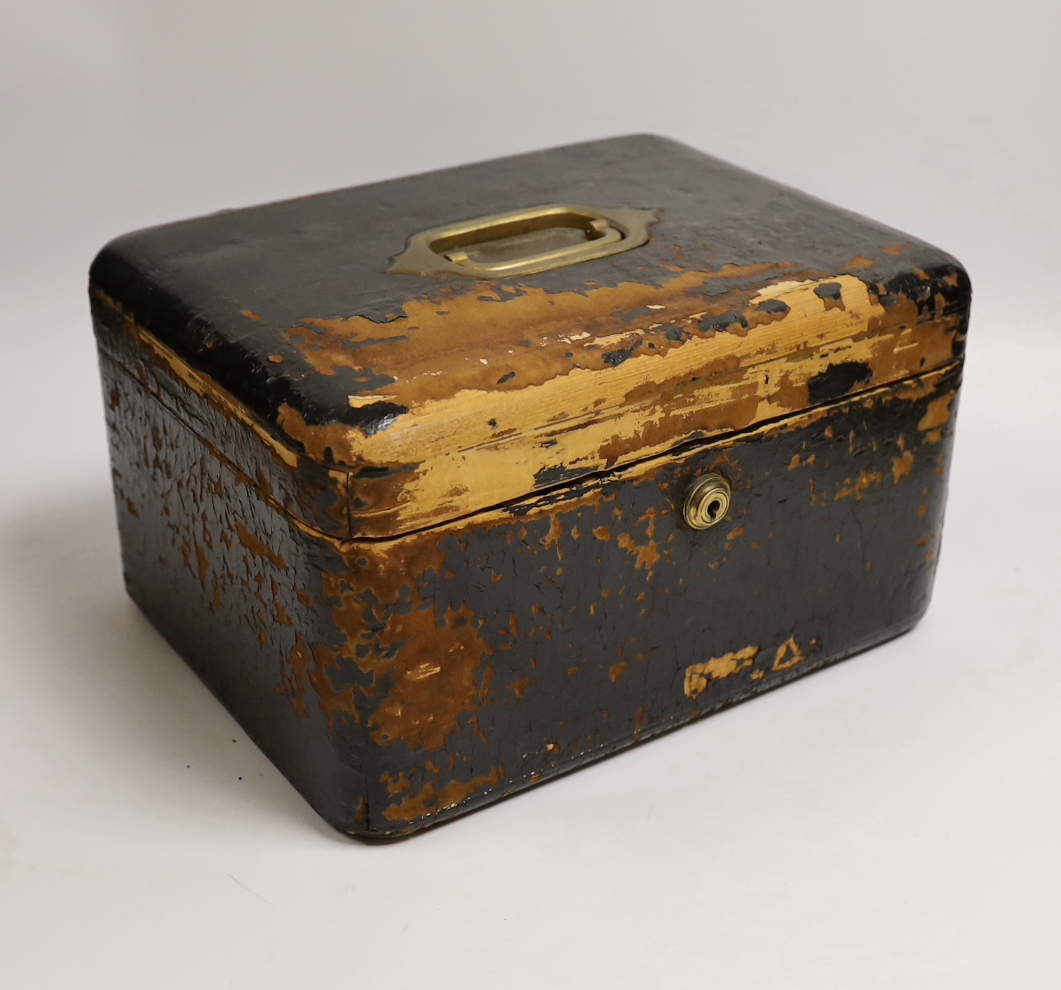A quantity of assorted jewellery boxes.